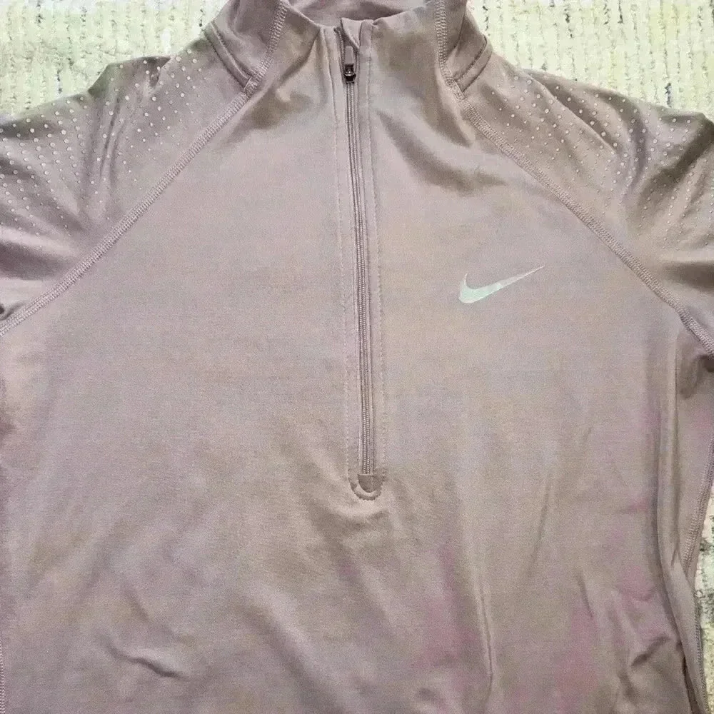 Women's Nike Dri-FIT Half-Zip Pullover